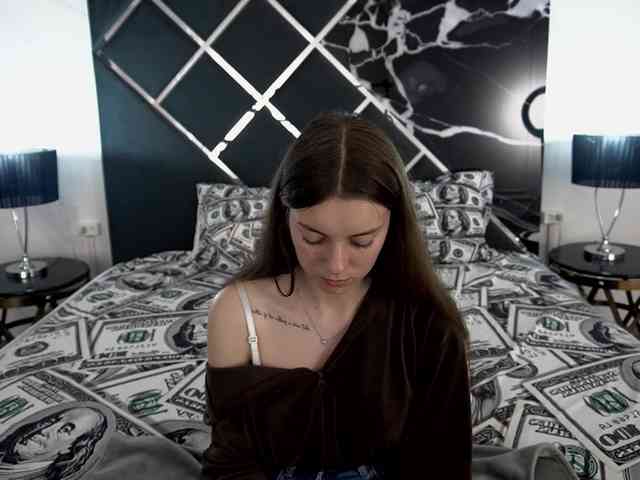 NicoleInfinity webcam