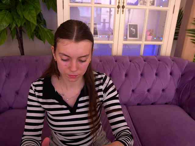 NicoleInfinity webcam