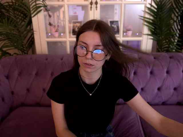 NicoleInfinity webcam
