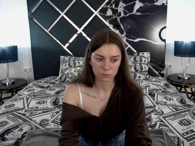 NicoleInfinity webcam
