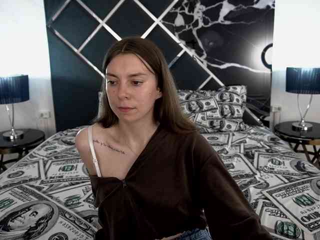 NicoleInfinity webcam