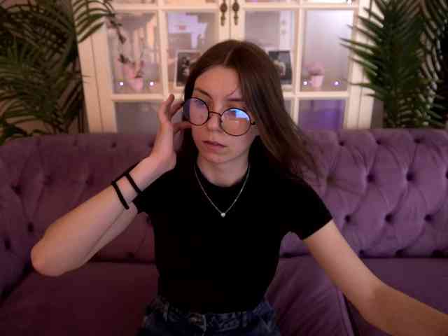 NicoleInfinity webcam