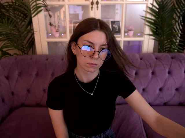 NicoleInfinity webcam