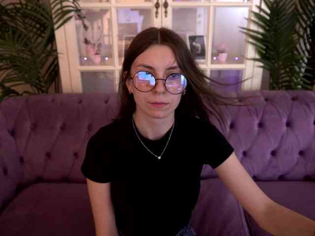 NicoleInfinity webcam