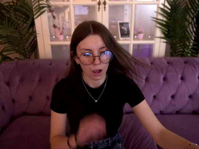 NicoleInfinity webcam