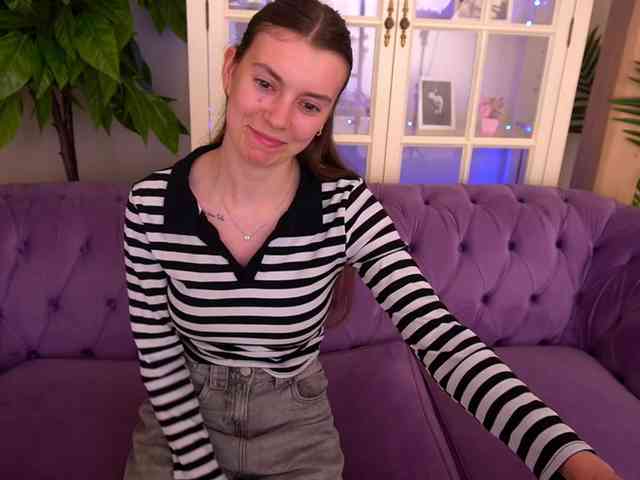 NicoleInfinity webcam