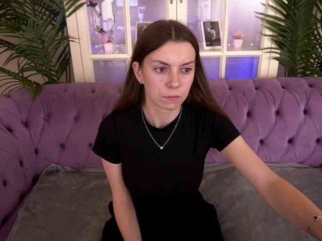 NicoleInfinity webcam
