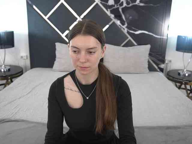 NicoleInfinity webcam