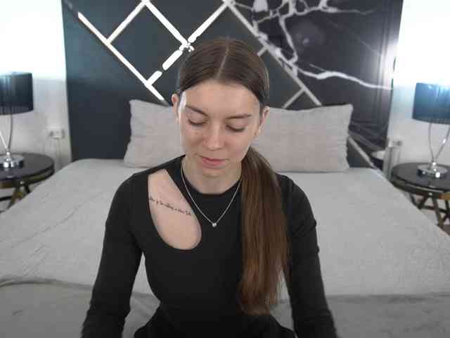 NicoleInfinity webcam