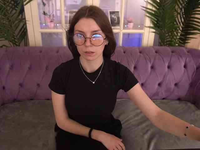 NicoleInfinity webcam