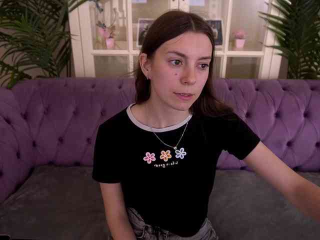 NicoleInfinity webcam