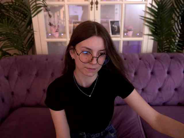 NicoleInfinity webcam