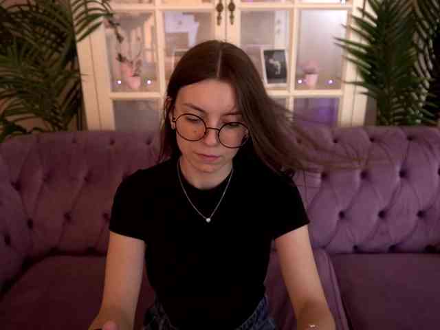 NicoleInfinity webcam
