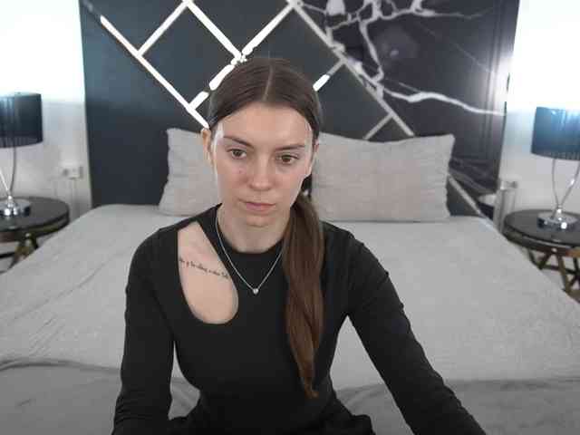 NicoleInfinity webcam