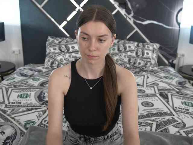 NicoleInfinity webcam