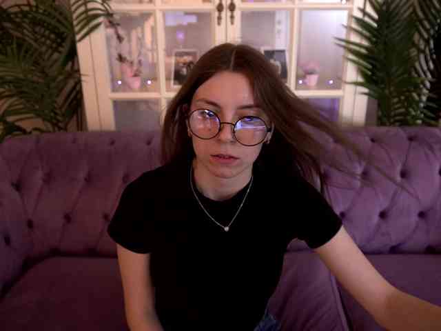 NicoleInfinity webcam