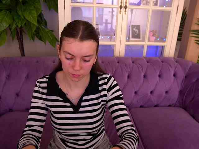 NicoleInfinity webcam