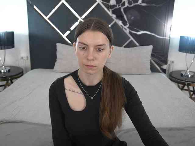 NicoleInfinity webcam