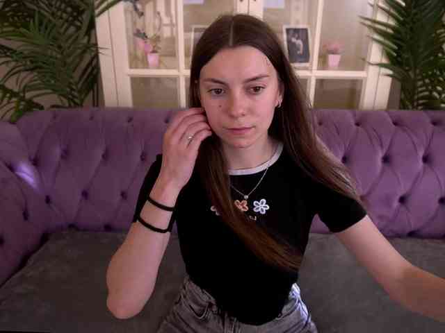 NicoleInfinity webcam