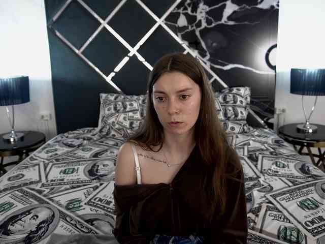 NicoleInfinity webcam
