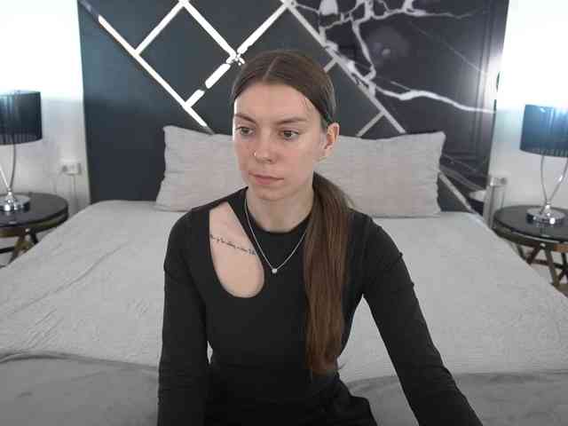 NicoleInfinity webcam