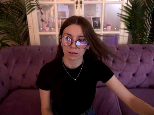 NicoleInfinity webcam
