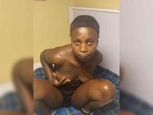 Model: Sexypetite