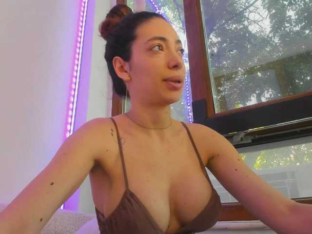 Layla-Noor live cam on BongaCams