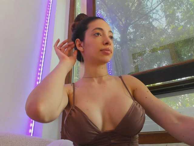Layla-Noor live cam on BongaCams