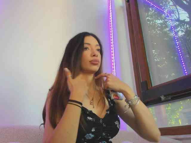 Layla-Noor webcam