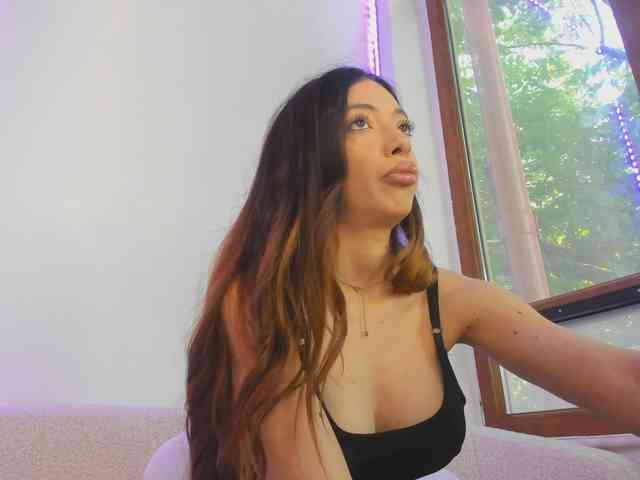 Layla-Noor webcam