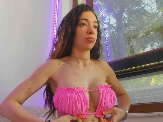 Layla-Noor webcam