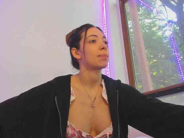 Layla-Noor webcam