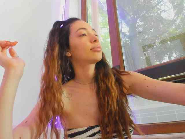 Layla-Noor webcam