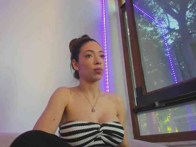 Layla-Noor webcam