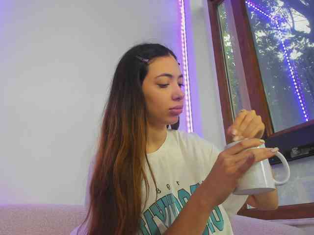 Layla-Noor webcam