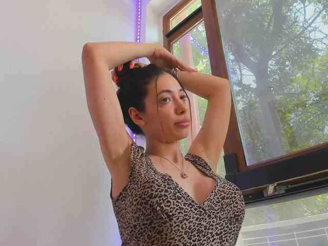Layla-Noor webcam