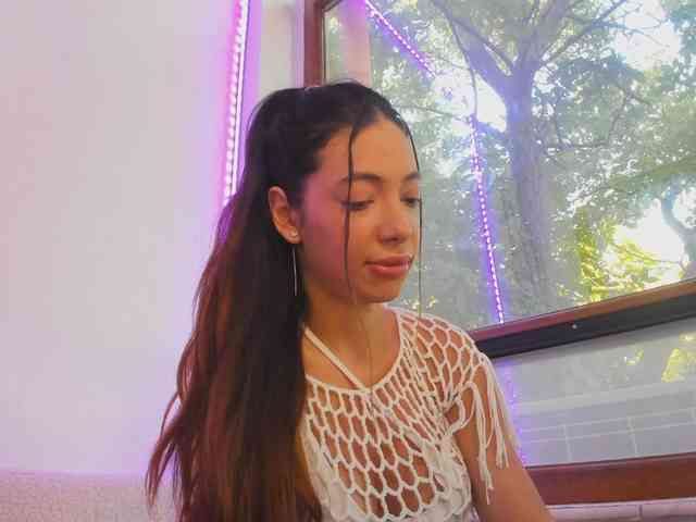 Layla-Noor webcam