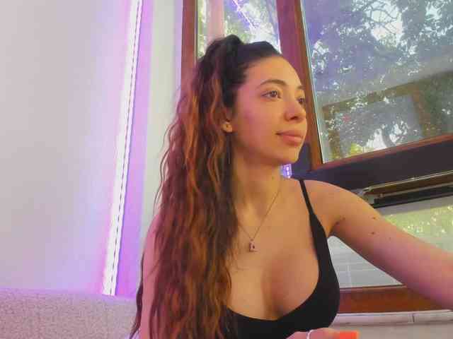 Layla-Noor webcam