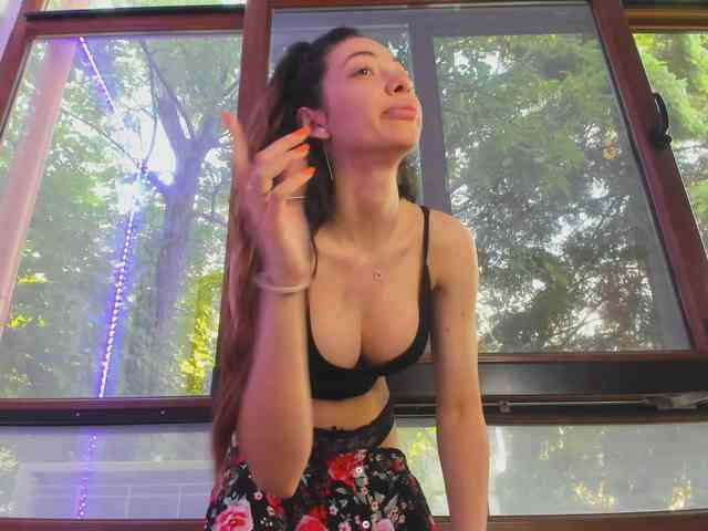 Layla-Noor webcam