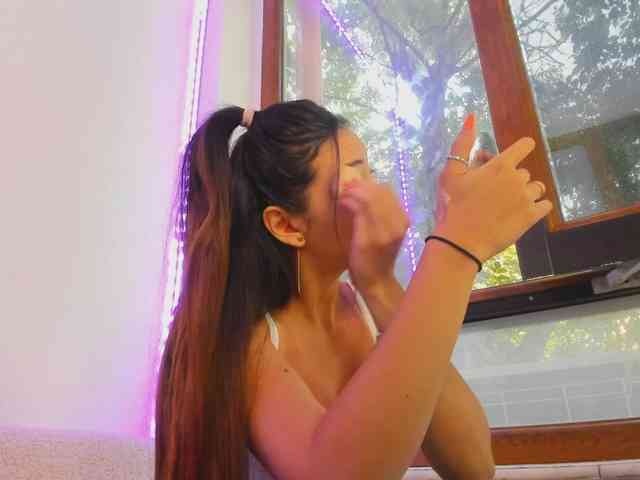 Layla-Noor webcam