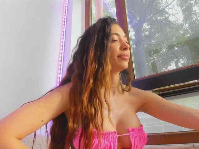 Layla-Noor webcam