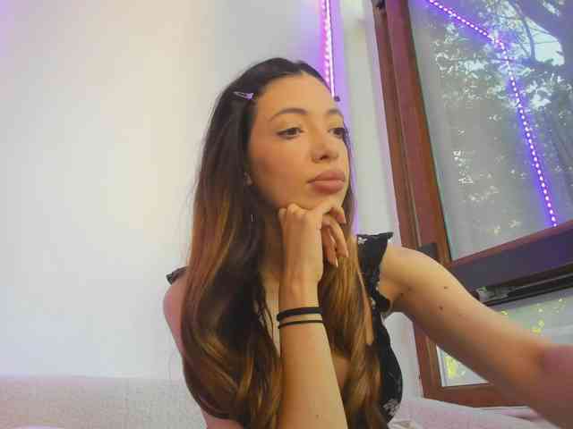 Layla-Noor webcam