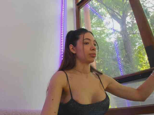 Layla-Noor webcam
