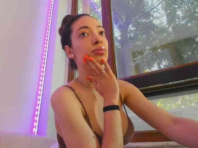 Layla-Noor webcam