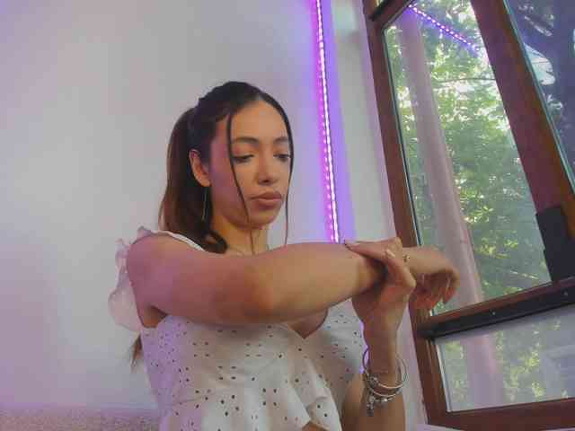 Layla-Noor webcam
