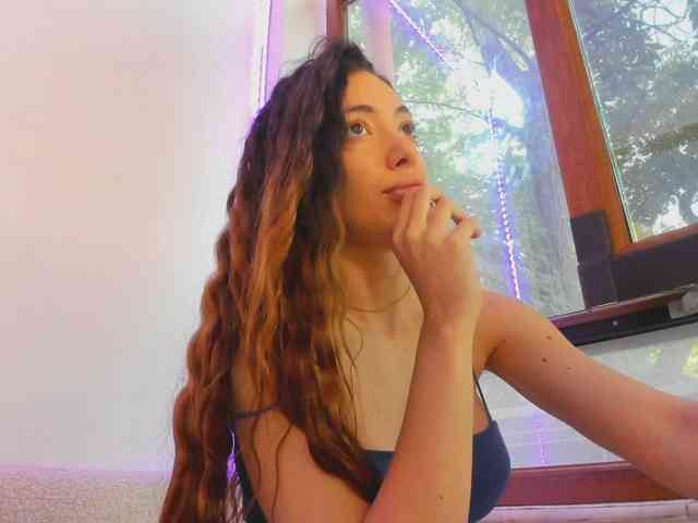 Layla-Noor webcam