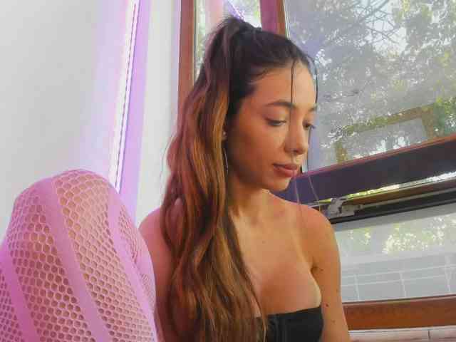 Layla-Noor webcam
