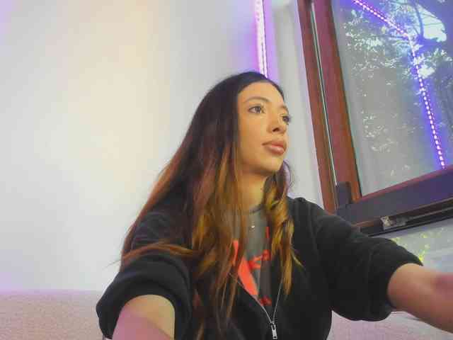 Layla-Noor webcam