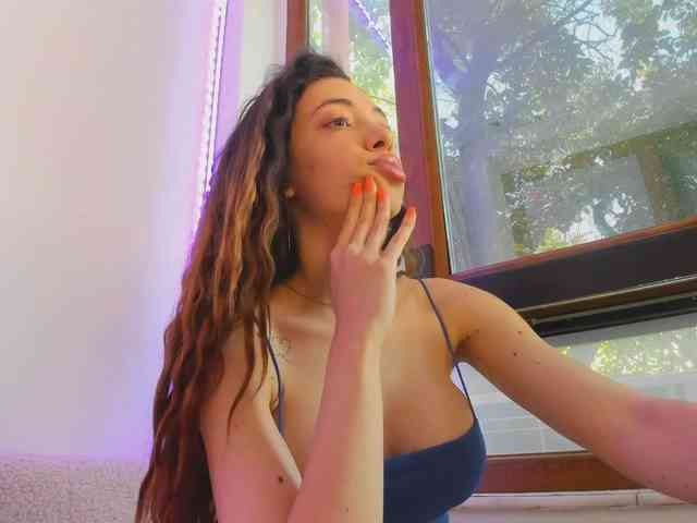Layla-Noor webcam